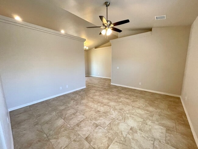 Photo - Beautiful 3 Bedroom, 2 bathroom Home!