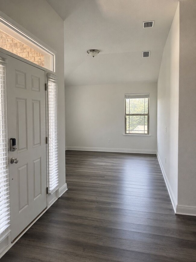 Photo - 4 Bedroom All Brick Home in Willow Creek Plantation!