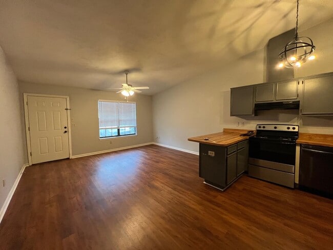 Photo - 218 White Dr