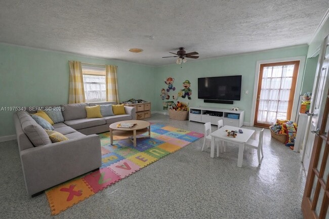 Photo - 8075 SE Palm St