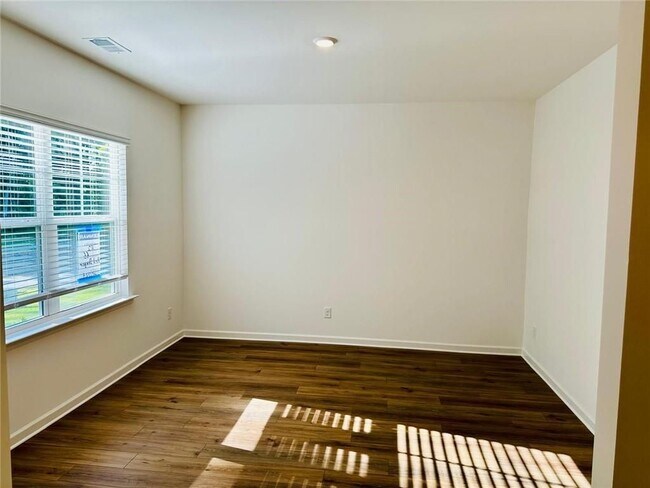 Photo - 66 Red Dragon Dr