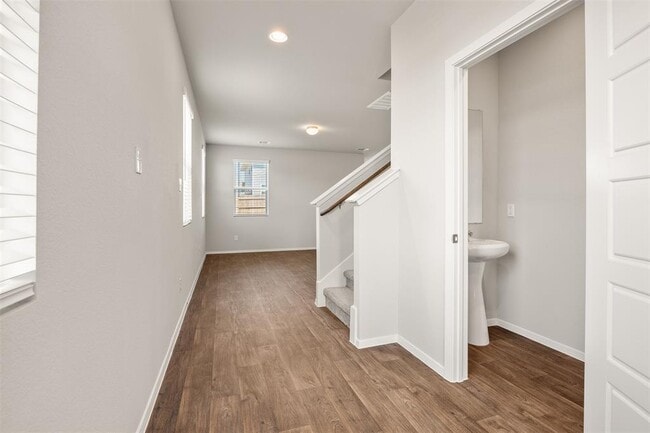 Photo - 158 Linnet Ln