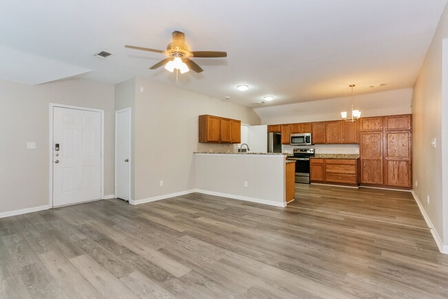 Photo - 825 Cruise St