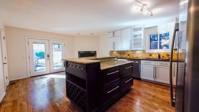 Photo - 912 Crain St