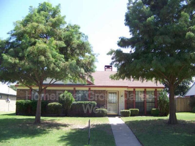 Photo - 1306 Wyndham Dr House