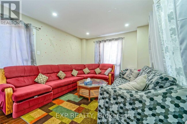 Photo - 7 Hollyhedge Ct