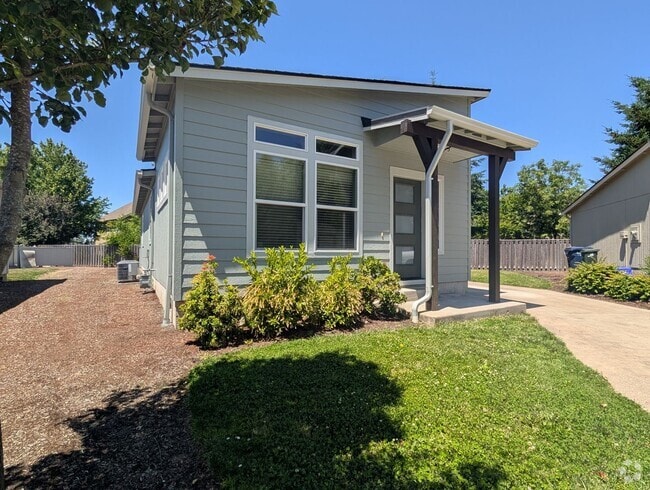 Building Photo - 2bdrm/1bthrm home with beautiful finishes!