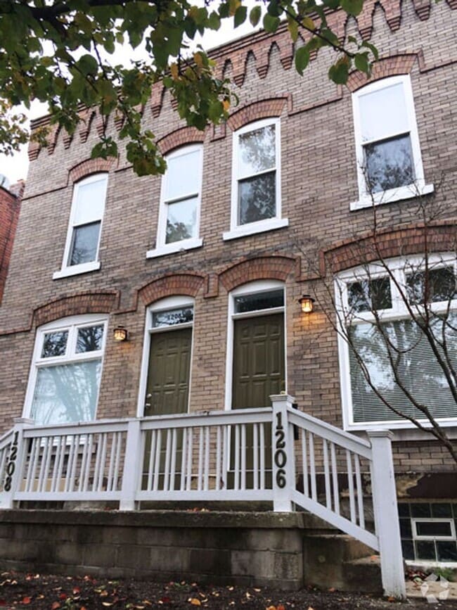 Building Photo - 1206-1208 Indianola Avenue Unit 1208 Rental