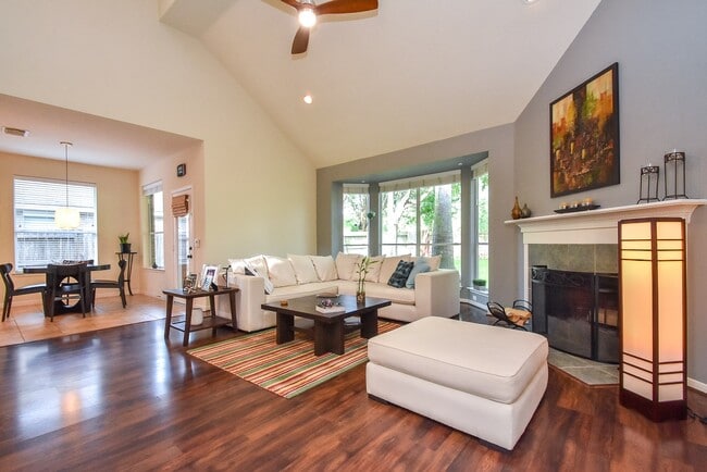 Photo - 1211 Deerbrook Dr