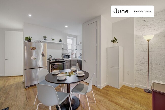 Photo - Amazing ROOM at The Woodbine House Unit 5