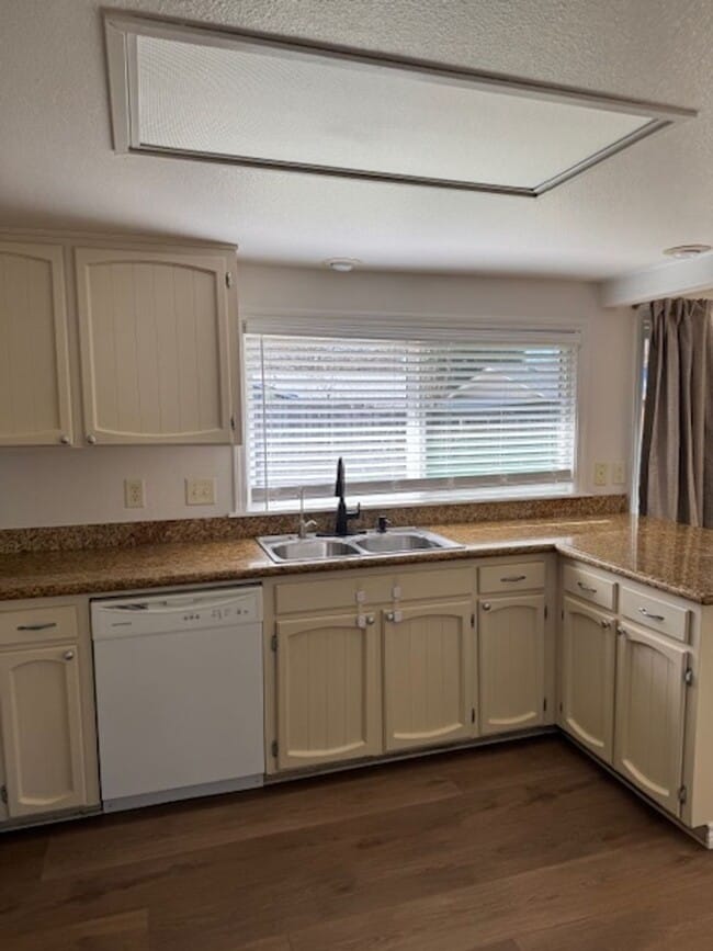 Photo - AVAILABLE NOW!!  LARGE, REMODELED 3 BEDROOM HOME / LARGE FENCED YARD