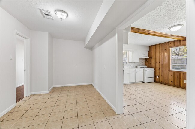 Photo - 1921 Lynnview Dr