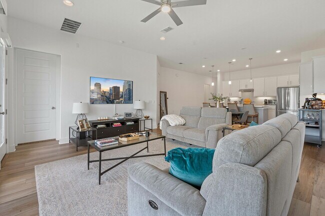 Photo - 16913 Adoro Dr