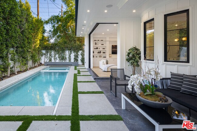 Photo - 806 N Gardner St