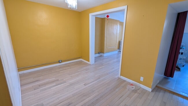 Building Photo - 537 46th St Unit 2FL