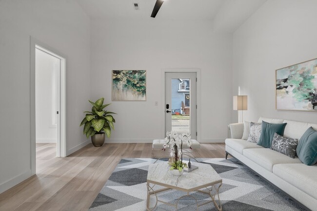 Photo - 308 Oak St Unit 101