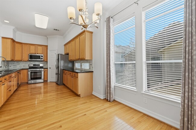 Building Photo - 5515 Crooms St