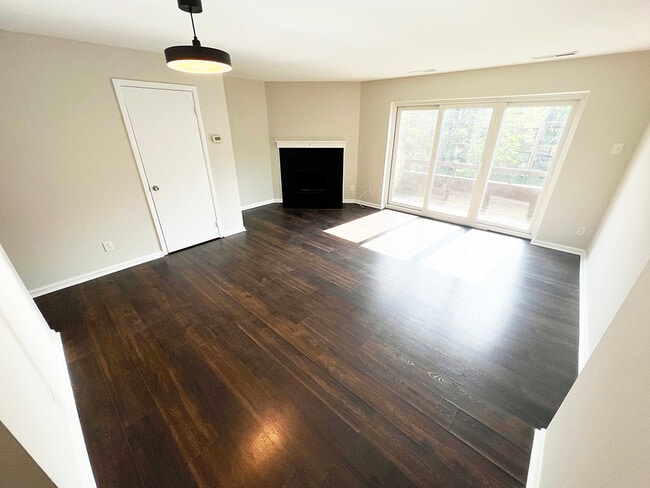 Photo - 3069 Hawthorne Dr NE