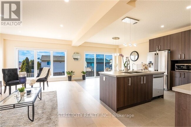 Photo - 1511 Dylan St