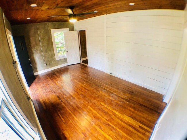 Photo - 1121 1/2 Gunter St