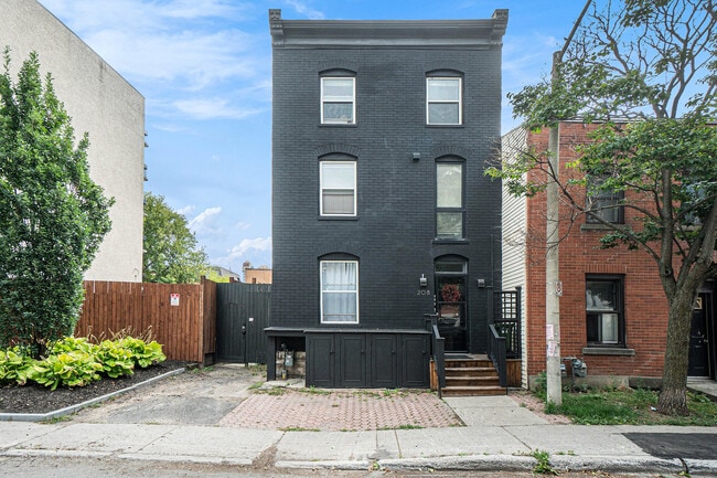 Building Photo - 208 Clarence St Unit 1