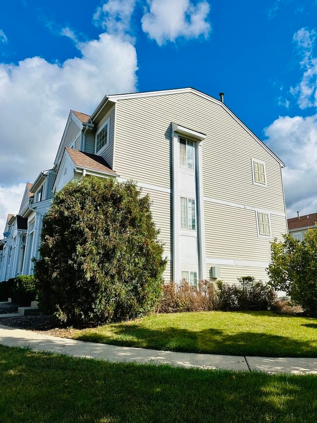 Photo - 9499 Harrison St