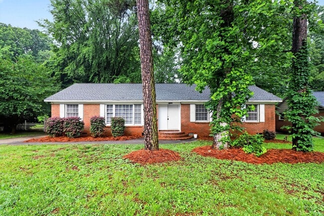 Building Photo - Charming 3 Bedroom Home in Matthews!