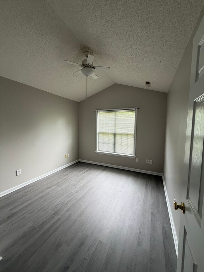 Photo - 2br/2ba Paddock Place Apartment