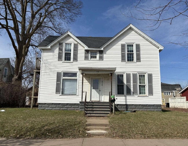 Photo - 2 bedroom 1 bath located near UWEC and Water Street!
