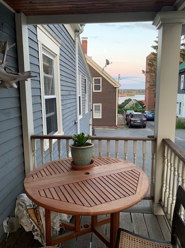 Photo - 272 Danforth St