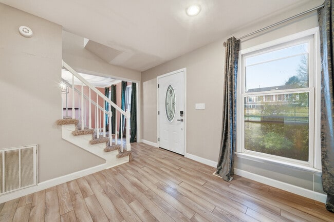 Photo - 1429 Birch Leaf Rd