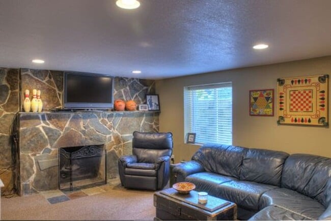 Photo - Available June 5th Spacious 3 Bedroom Rancher with Finished Basement & Beautiful Upgrades