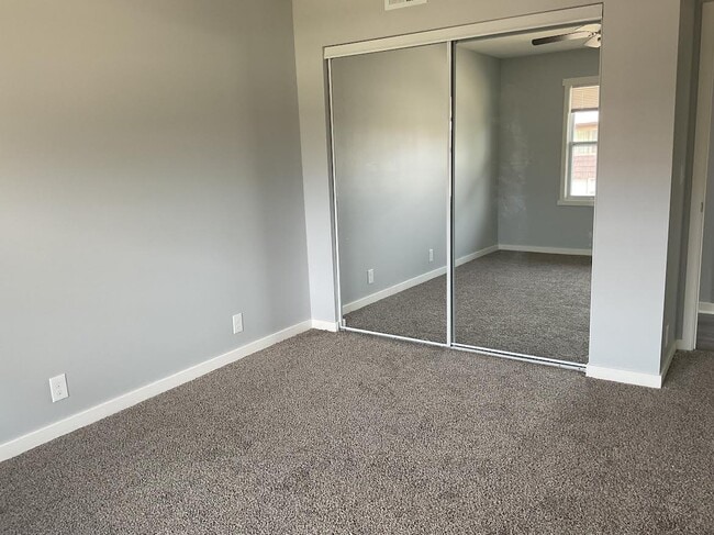 Building Photo - 210 19th St NE Unit 21