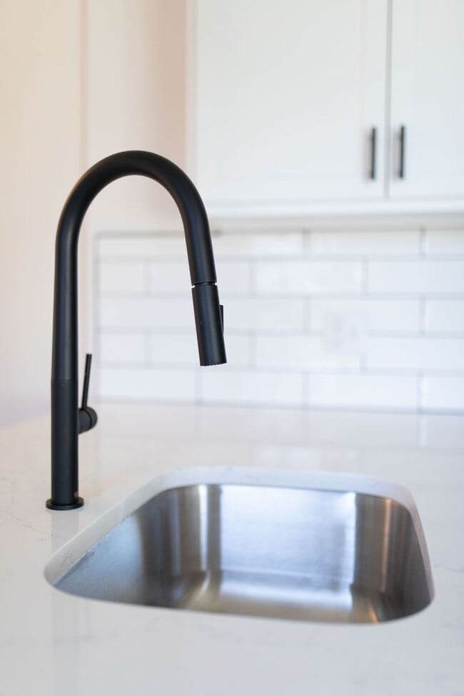 Photo - 617 E Chestnut St Unit Apt 2