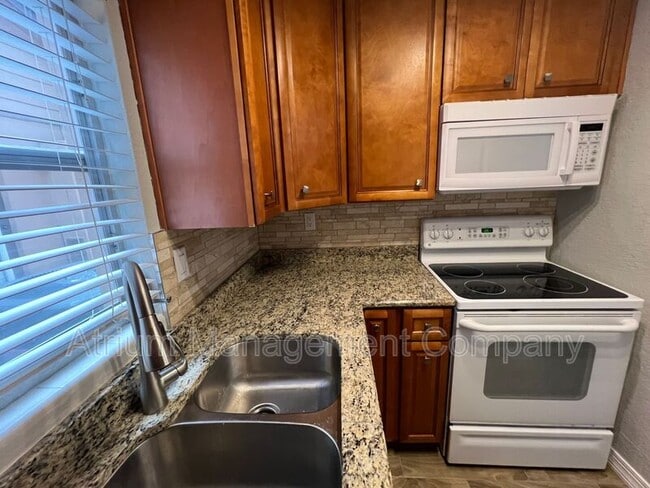 Building Photo - 478 C St