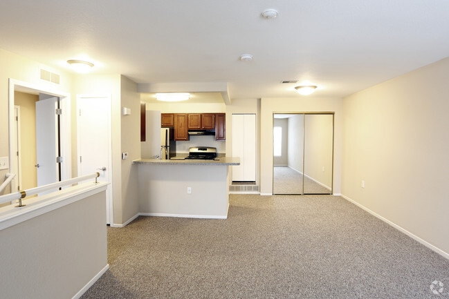 Una habitación - Sala de estar - Canton Club Apartments - Canton, MI