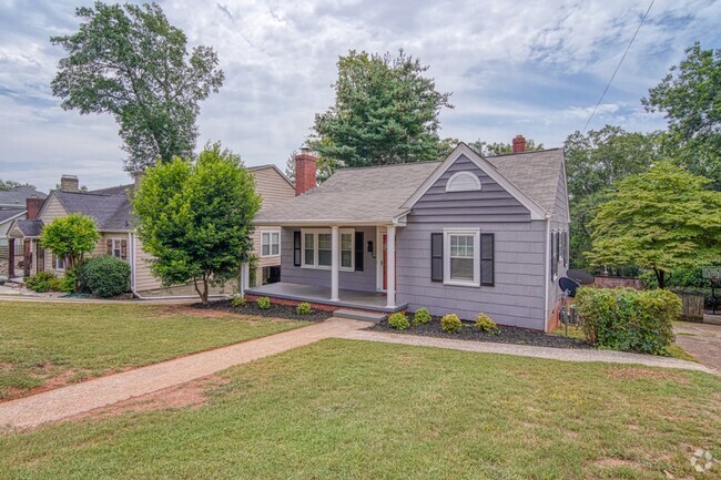 Building Photo - Lovely 3 BR, 2 BA, 2 Car Garage Home Off N...