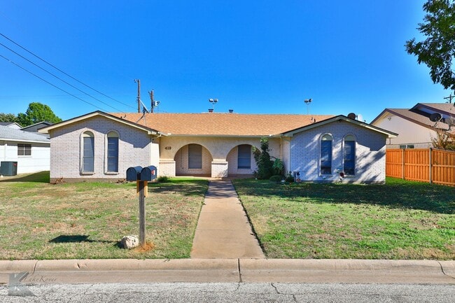 Photo - 3/2 REMODEL in 2024!