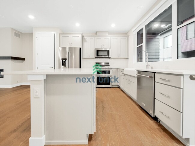 Photo - Welcome to this beautiful 4-bedroom, 3.5-bathroom for Rent!