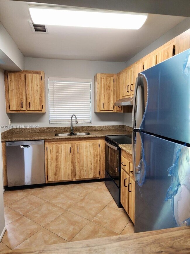 Photo - 6061 Shaker Wood Cir Unit 208