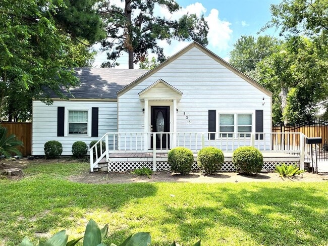 Photo - 835 W 41st St House
