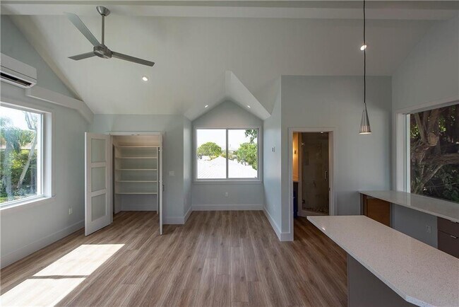 Photo - 824 NE 17th Way