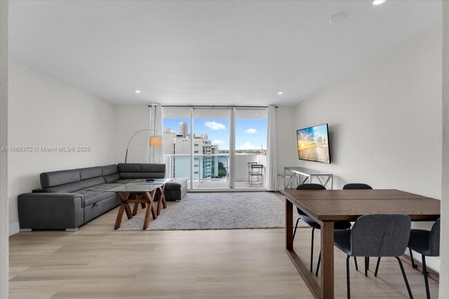 Building Photo - 1200 West Ave Unit PH28 Rental