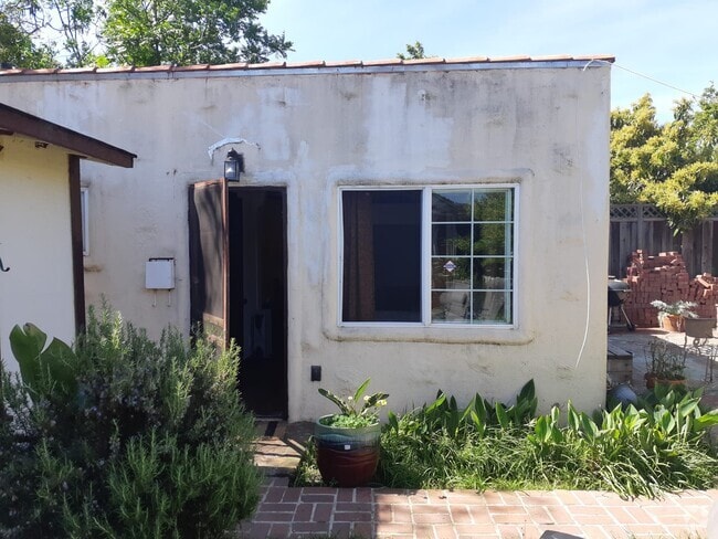Building Photo - 1118 Hollyburne Ave Unit A Rental