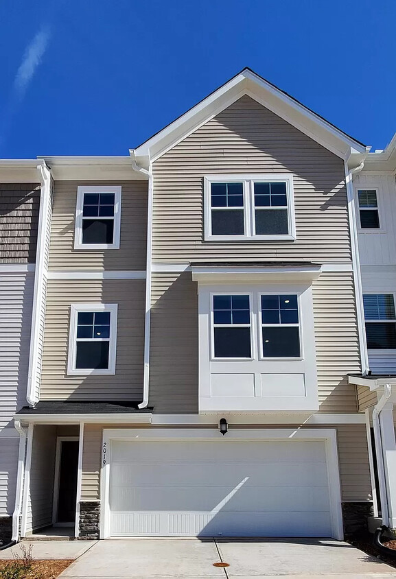 Room in Townhome on Sandwood Loch Dr - Room in Townhome on Sandwood Loch Dr