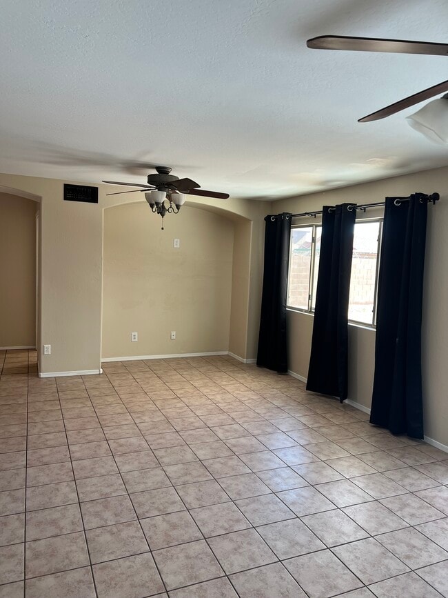 Photo - 1371 E 10th Pl