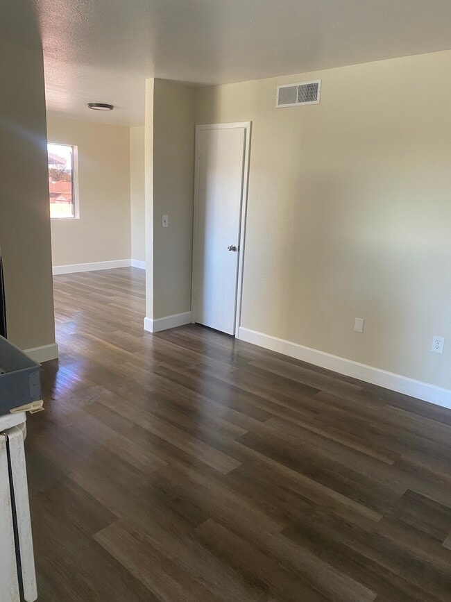 Building Photo - 3136 E Cicero St Unit 201 Rental