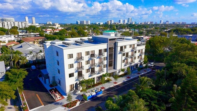 Building Photo - 20 NE 19th Ave Unit 212