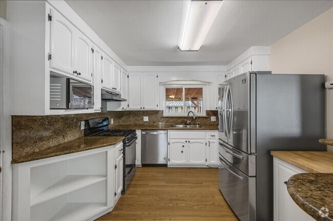 Building Photo - Spacious 3 bed 2 bath home in Mt. Carmel