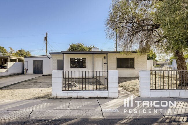 Building Photo - 7201 N 26th Ln Rental